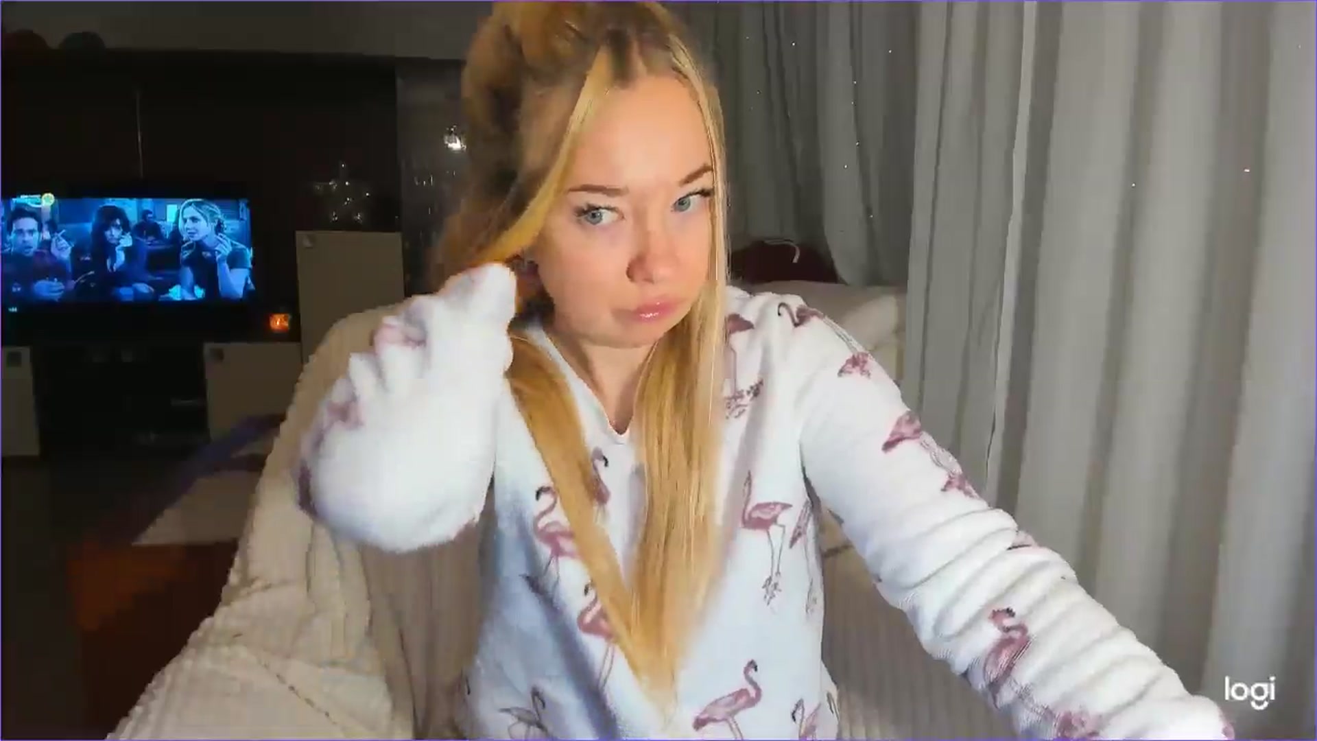 Gallery image thumbnail from FlamingoDream's myfreecams stream on, 12/28/2024, 03:25 image 3 of 20
