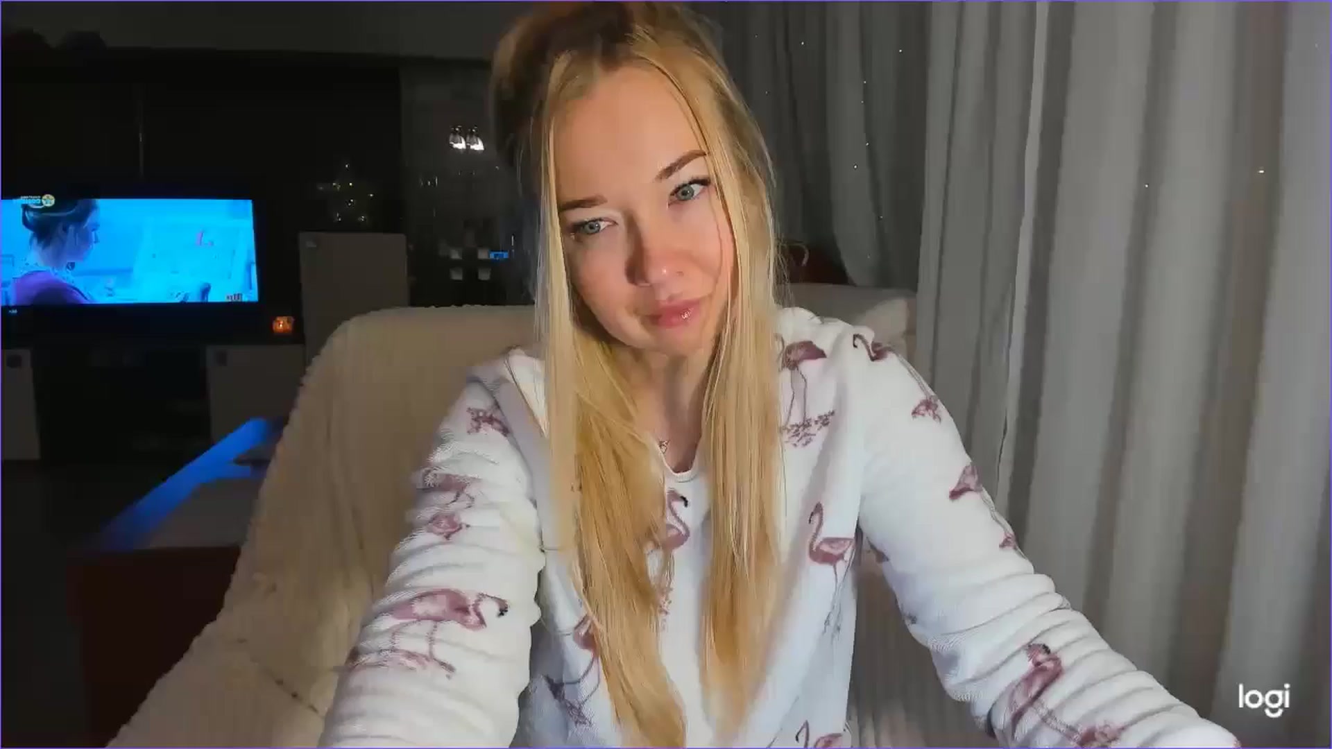 Gallery image thumbnail from FlamingoDream's myfreecams stream on, 12/28/2024, 03:25 image 1 of 20