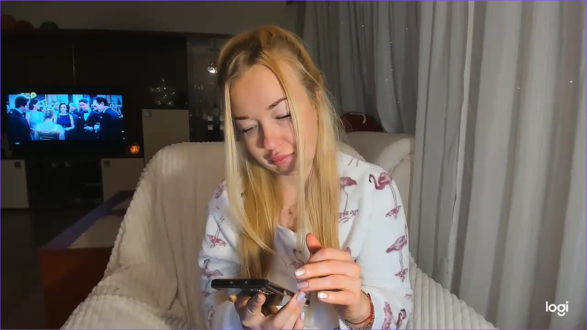 Gallery image thumbnail from FlamingoDream's myfreecams stream on, 12/28/2024, 03:42 image 14 of 20