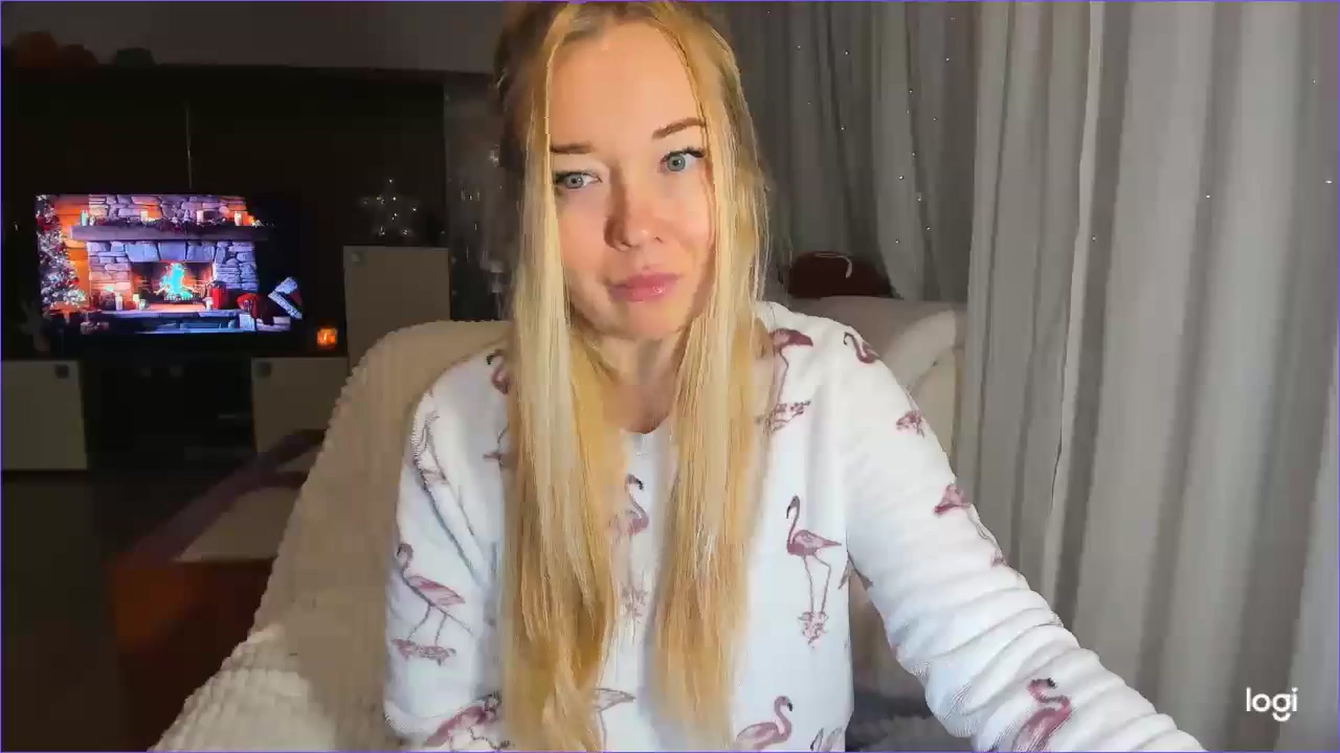 Gallery image thumbnail from FlamingoDream's myfreecams stream on, 12/28/2024, 04:35 image 10 of 20