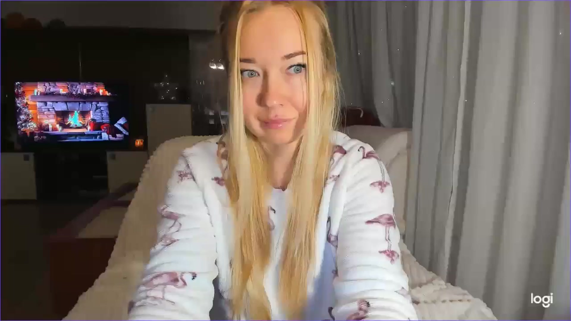 Gallery image thumbnail from FlamingoDream's myfreecams stream on, 12/28/2024, 04:35 image 11 of 20