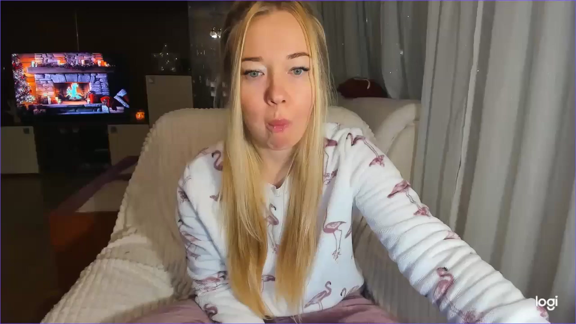 Gallery image thumbnail from FlamingoDream's myfreecams stream on, 12/28/2024, 04:35 image 4 of 20