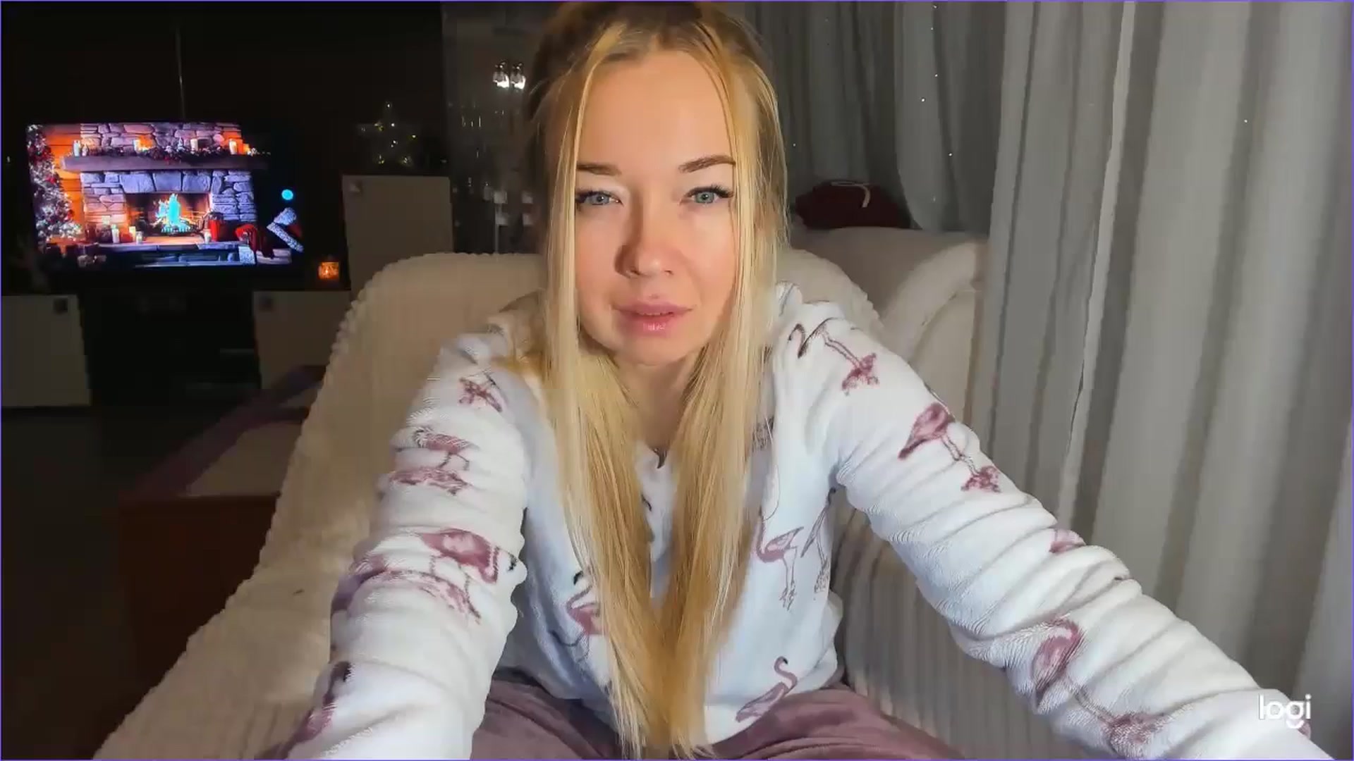 Gallery image thumbnail from FlamingoDream's myfreecams stream on, 12/28/2024, 04:35 image 1 of 20