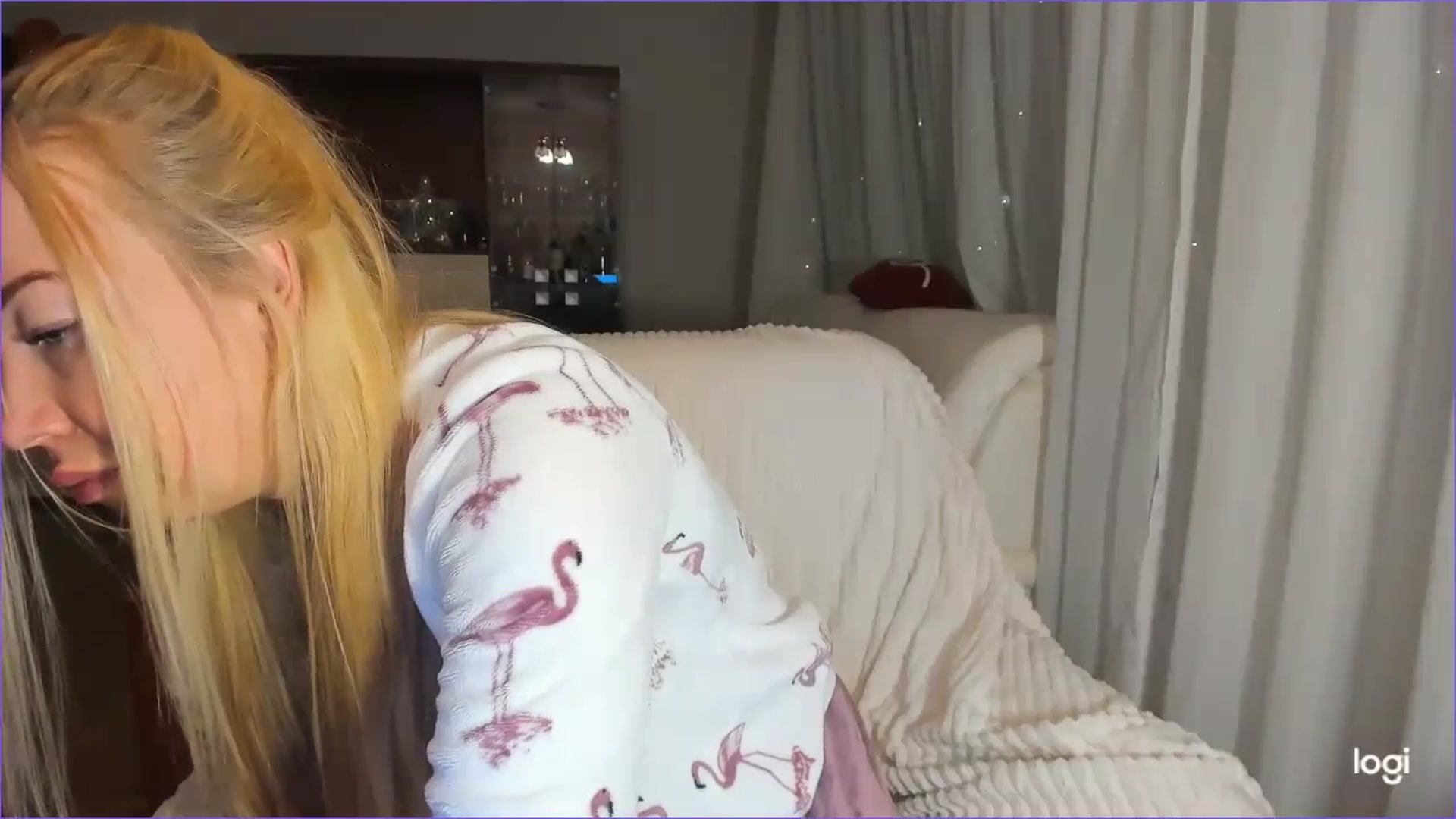 Gallery image thumbnail from FlamingoDream's myfreecams stream on, 12/28/2024, 04:35 image 16 of 20
