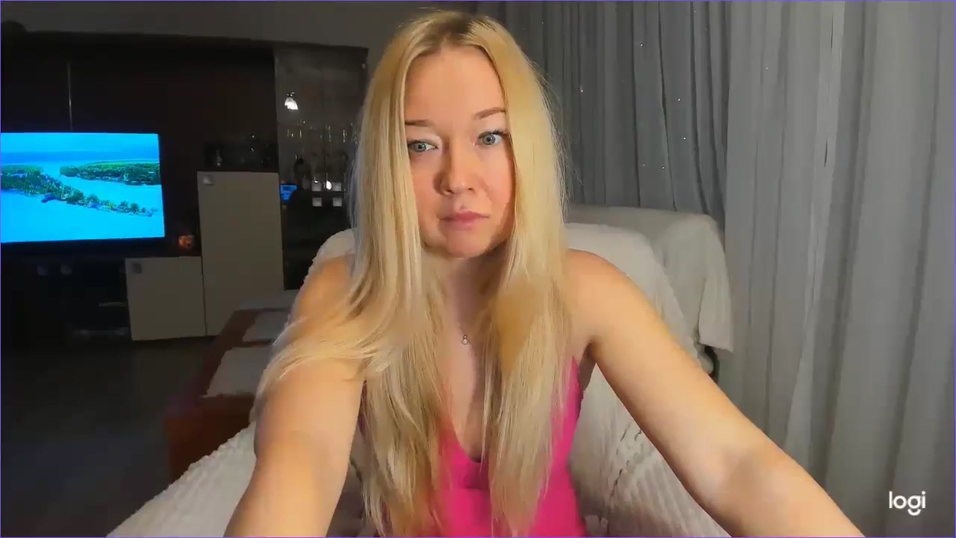 Gallery image thumbnail from FlamingoDream's myfreecams stream on, 01/04/2025, 24:32 image 3 of 20