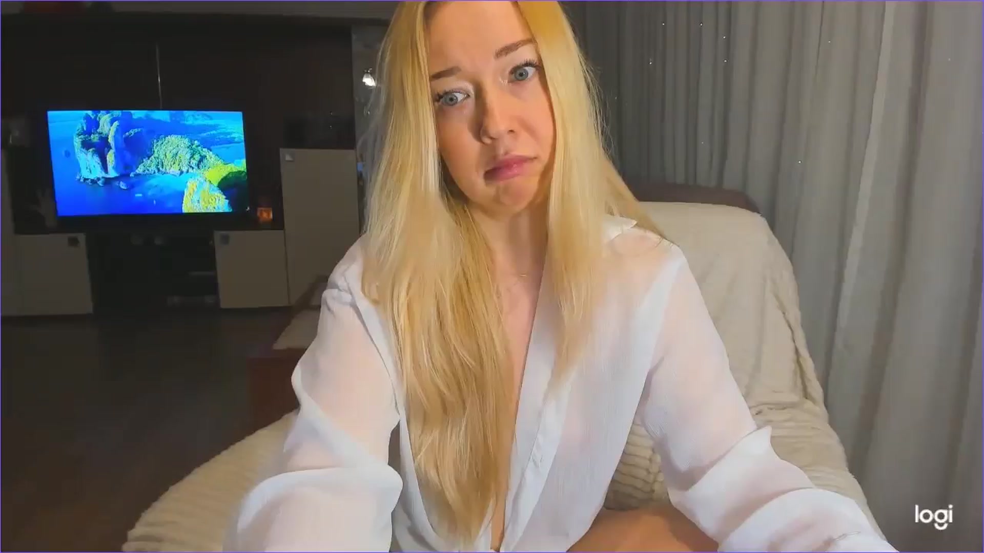 Gallery image thumbnail from FlamingoDream's myfreecams stream on, 01/09/2025, 24:43 image 6 of 20