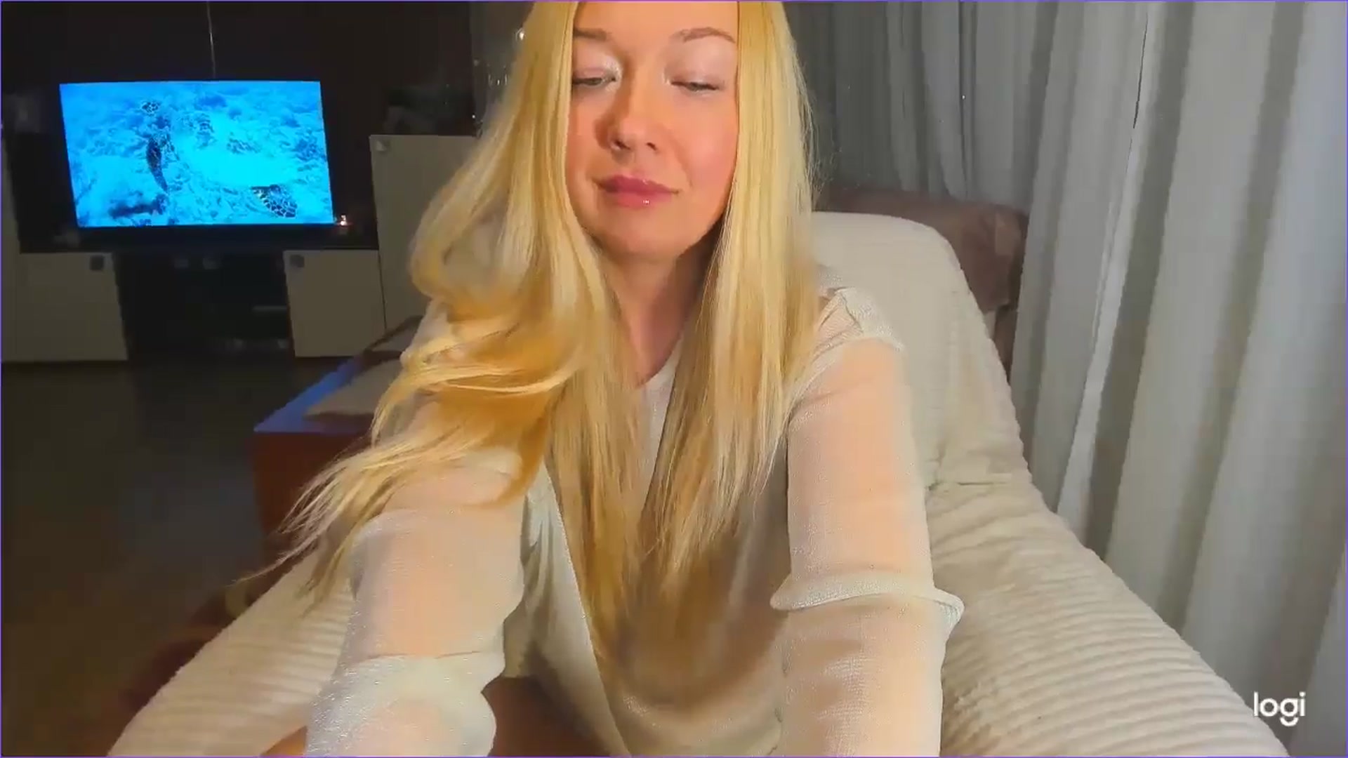 Gallery image thumbnail from FlamingoDream's myfreecams stream on, 01/14/2025, 24:03 image 12 of 20