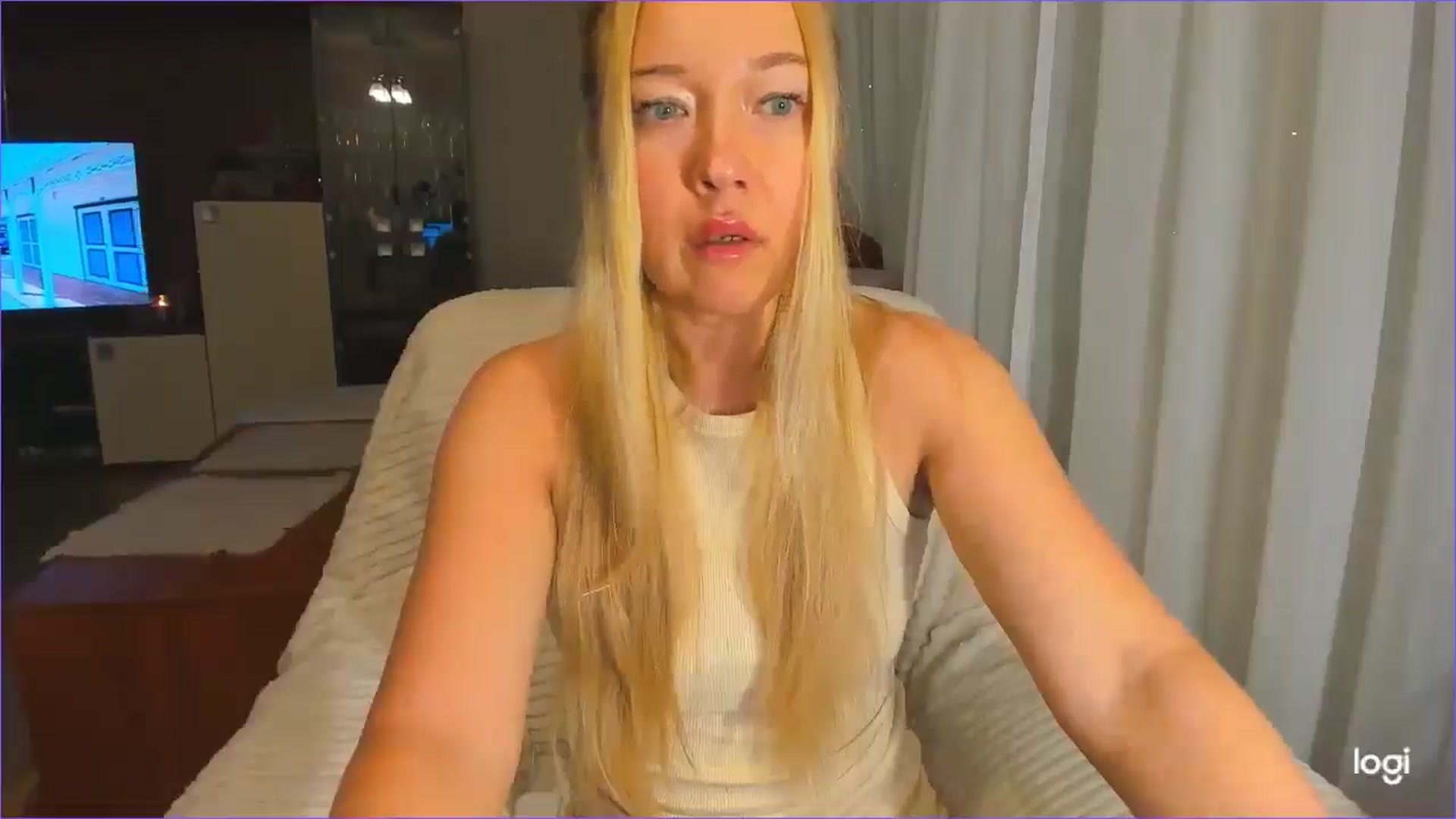 Gallery image thumbnail from FlamingoDream's myfreecams stream on, 01/15/2025, 24:21 image 19 of 20
