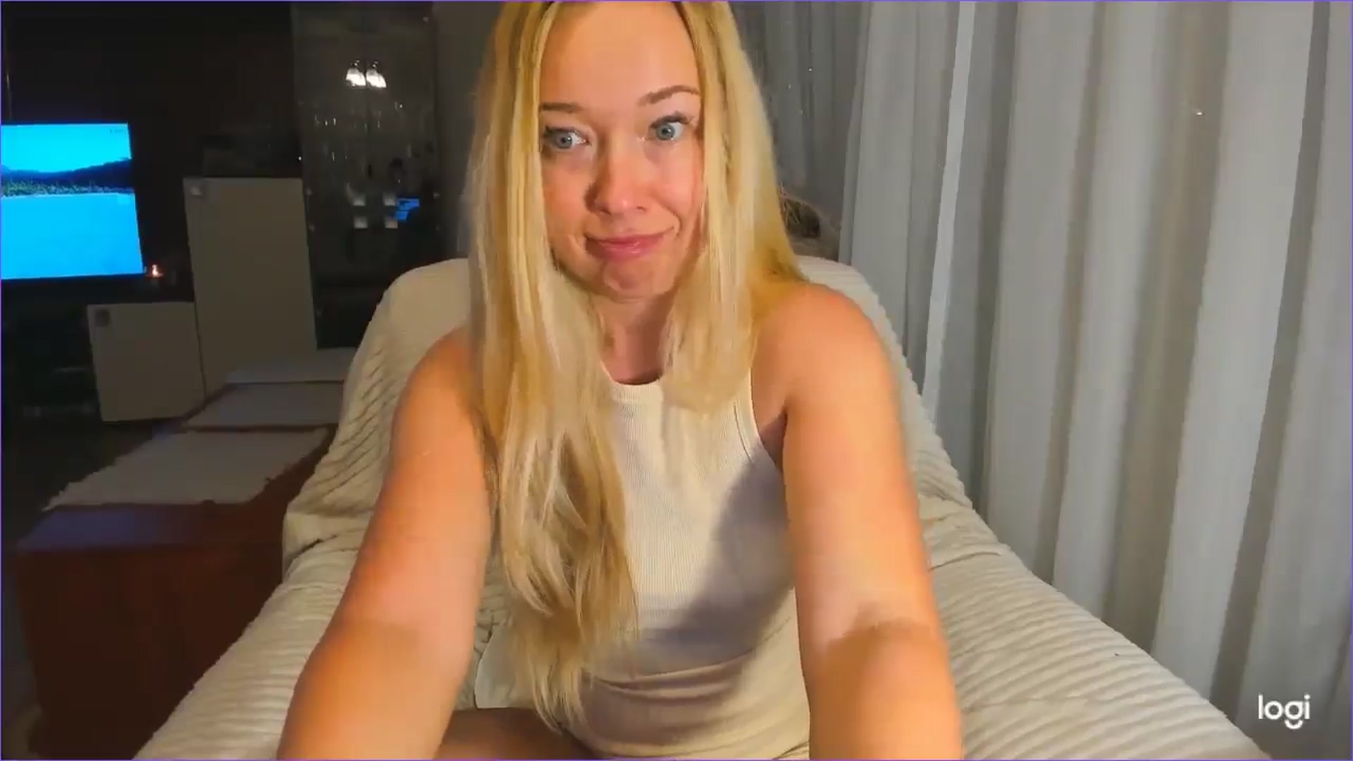 Gallery image thumbnail from FlamingoDream's myfreecams stream on, 01/15/2025, 03:23 image 17 of 20