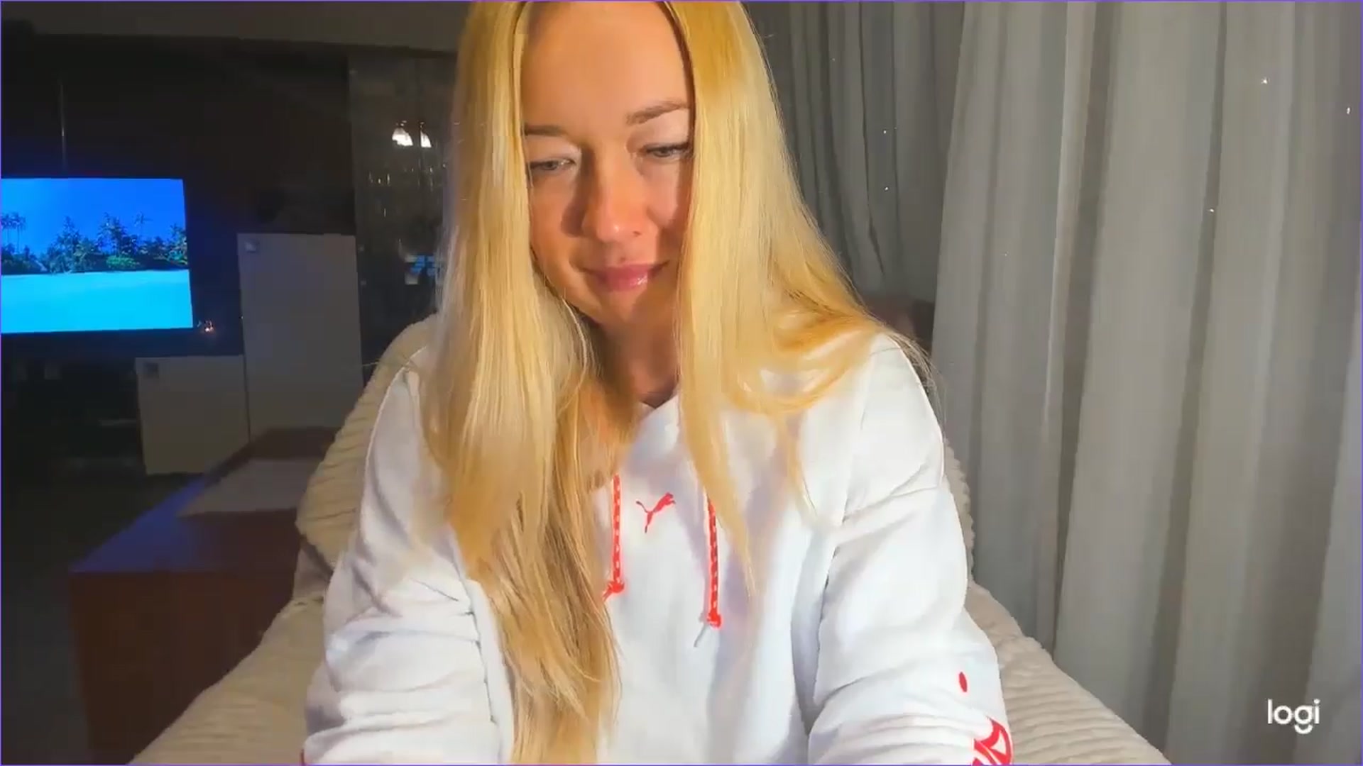 Gallery image thumbnail from FlamingoDream's myfreecams stream on, 01/17/2025, 24:18 image 2 of 20