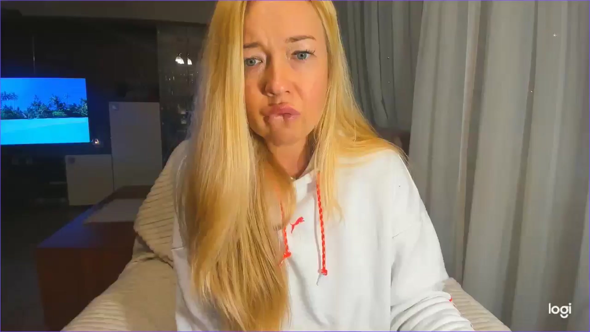 Gallery image thumbnail from FlamingoDream's myfreecams stream on, 01/17/2025, 24:18 image 7 of 20