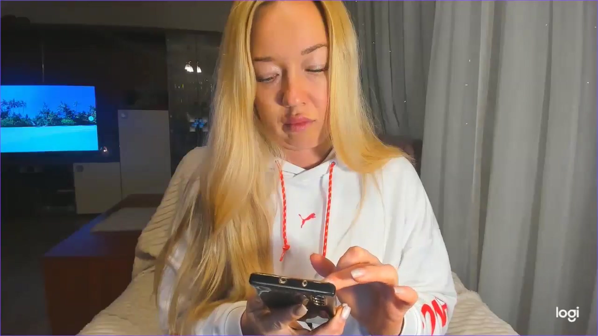 Gallery image thumbnail from FlamingoDream's myfreecams stream on, 01/17/2025, 24:18 image 18 of 20