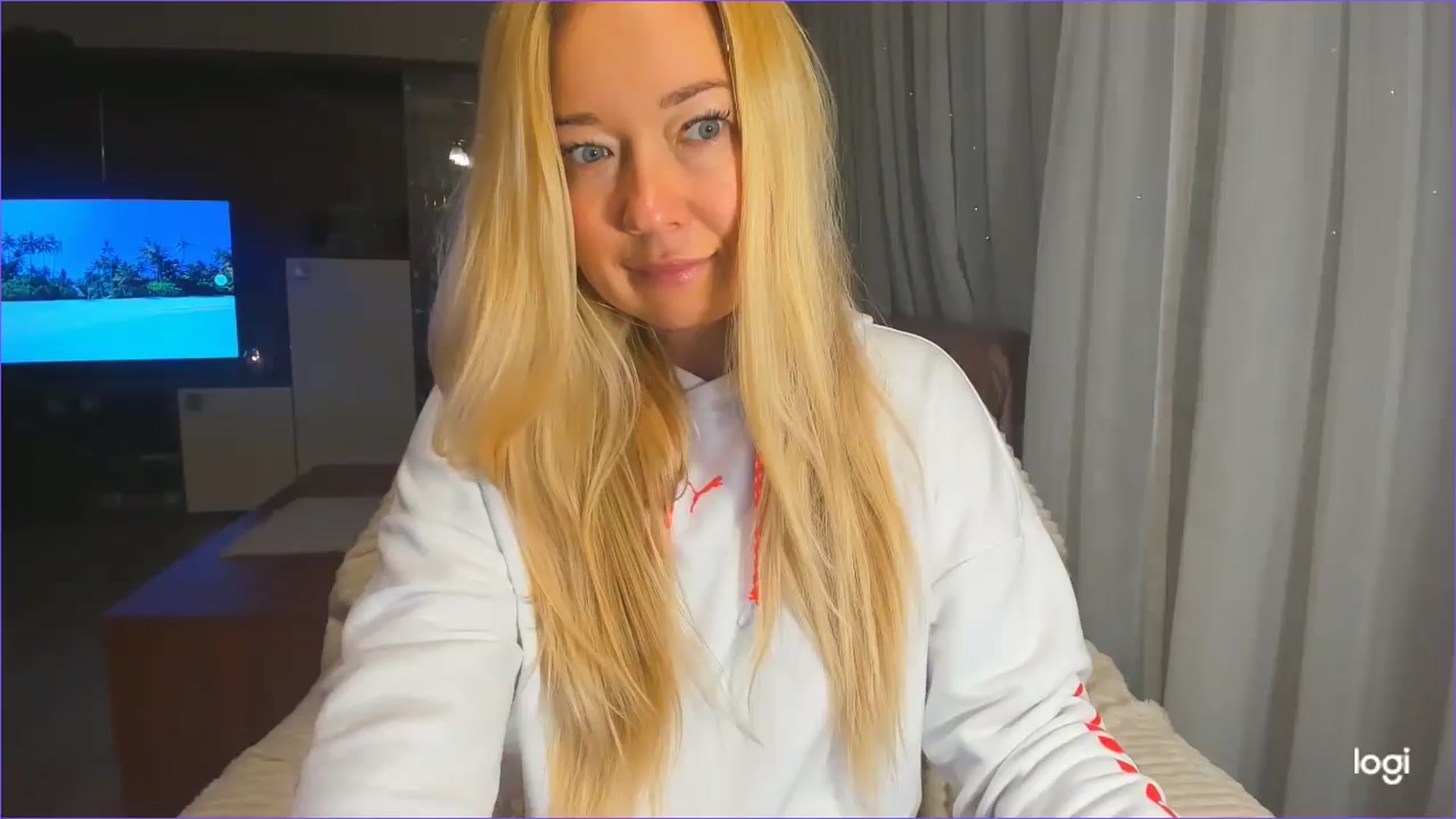 Gallery image thumbnail from FlamingoDream's myfreecams stream on, 01/17/2025, 24:18 image 12 of 20
