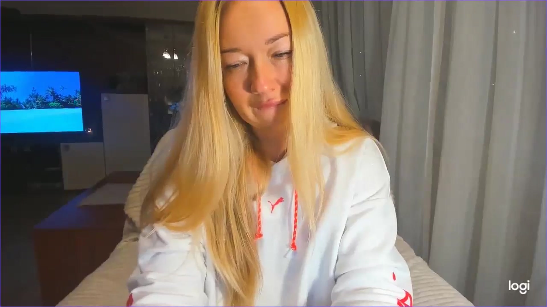 Gallery image thumbnail from FlamingoDream's myfreecams stream on, 01/17/2025, 24:18 image 5 of 20