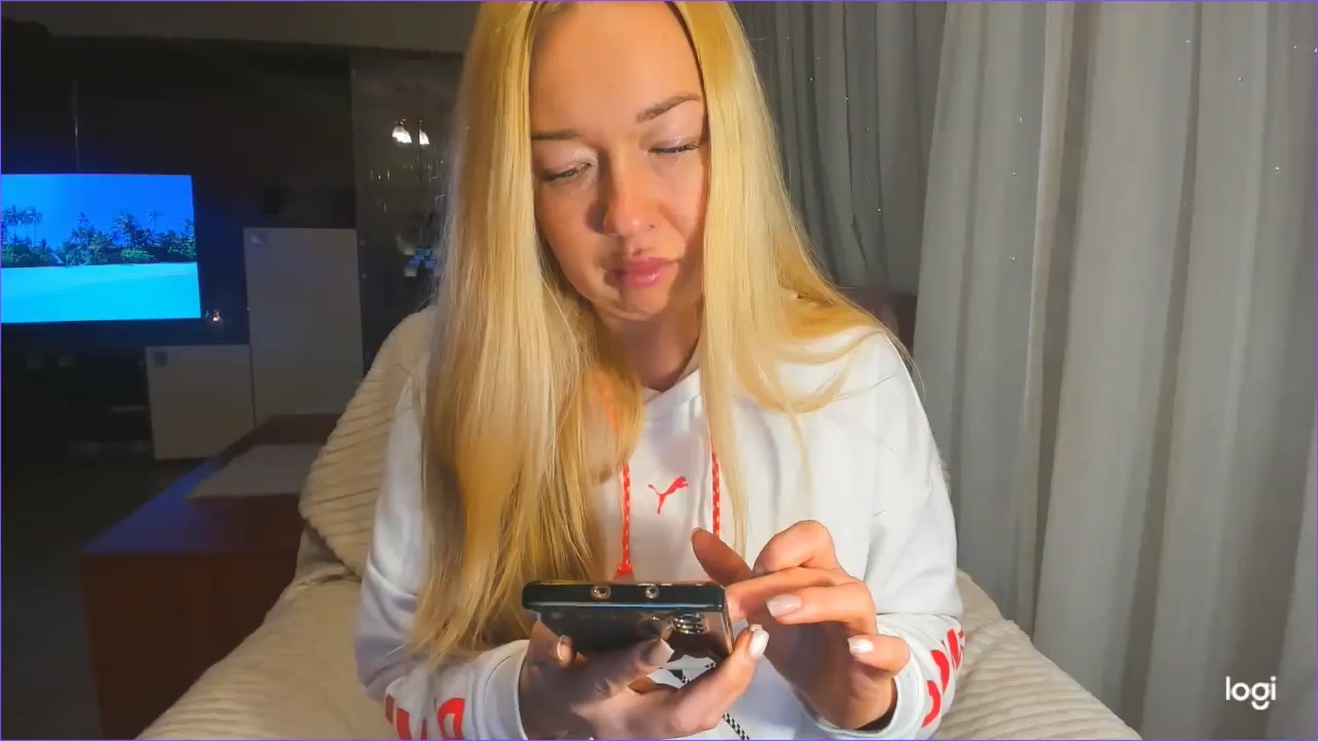 Gallery image thumbnail from FlamingoDream's myfreecams stream on, 01/17/2025, 24:18 image 3 of 20