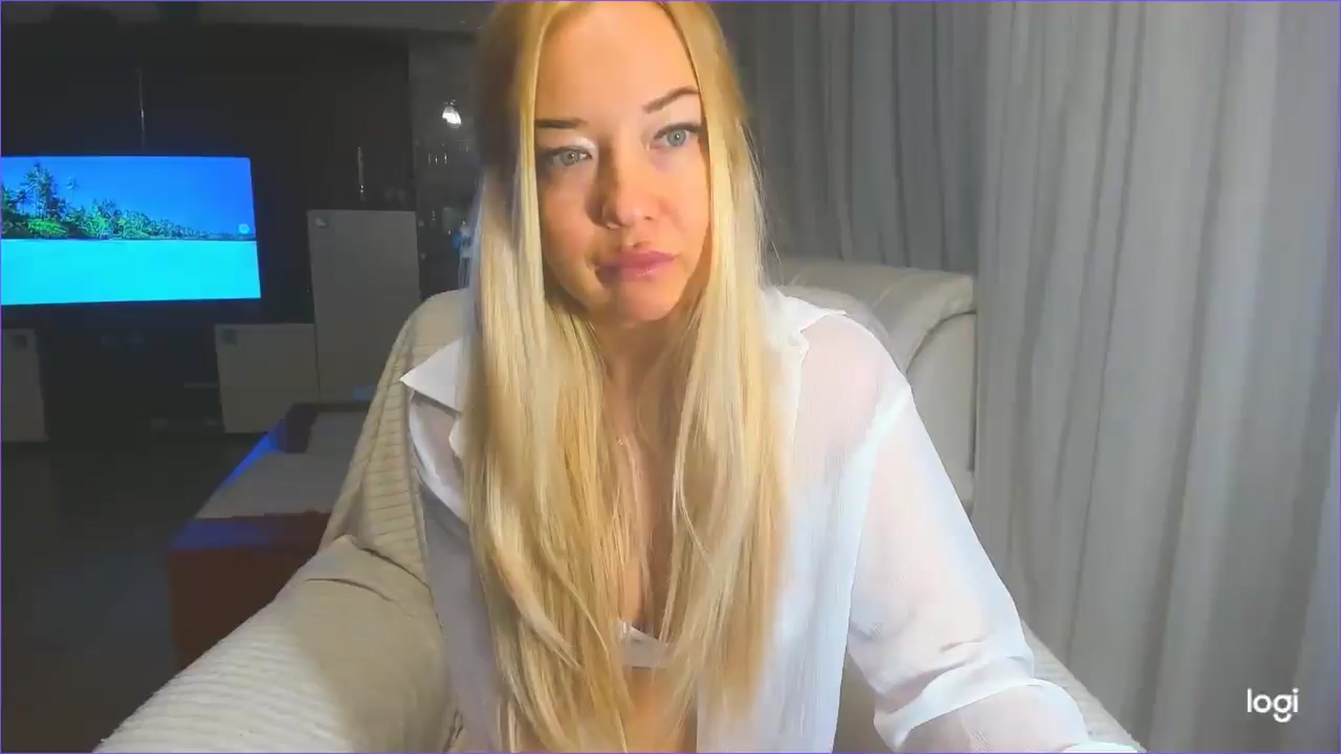 Gallery image thumbnail from FlamingoDream's myfreecams stream on, 03/04/2025, 01:22 image 18 of 20