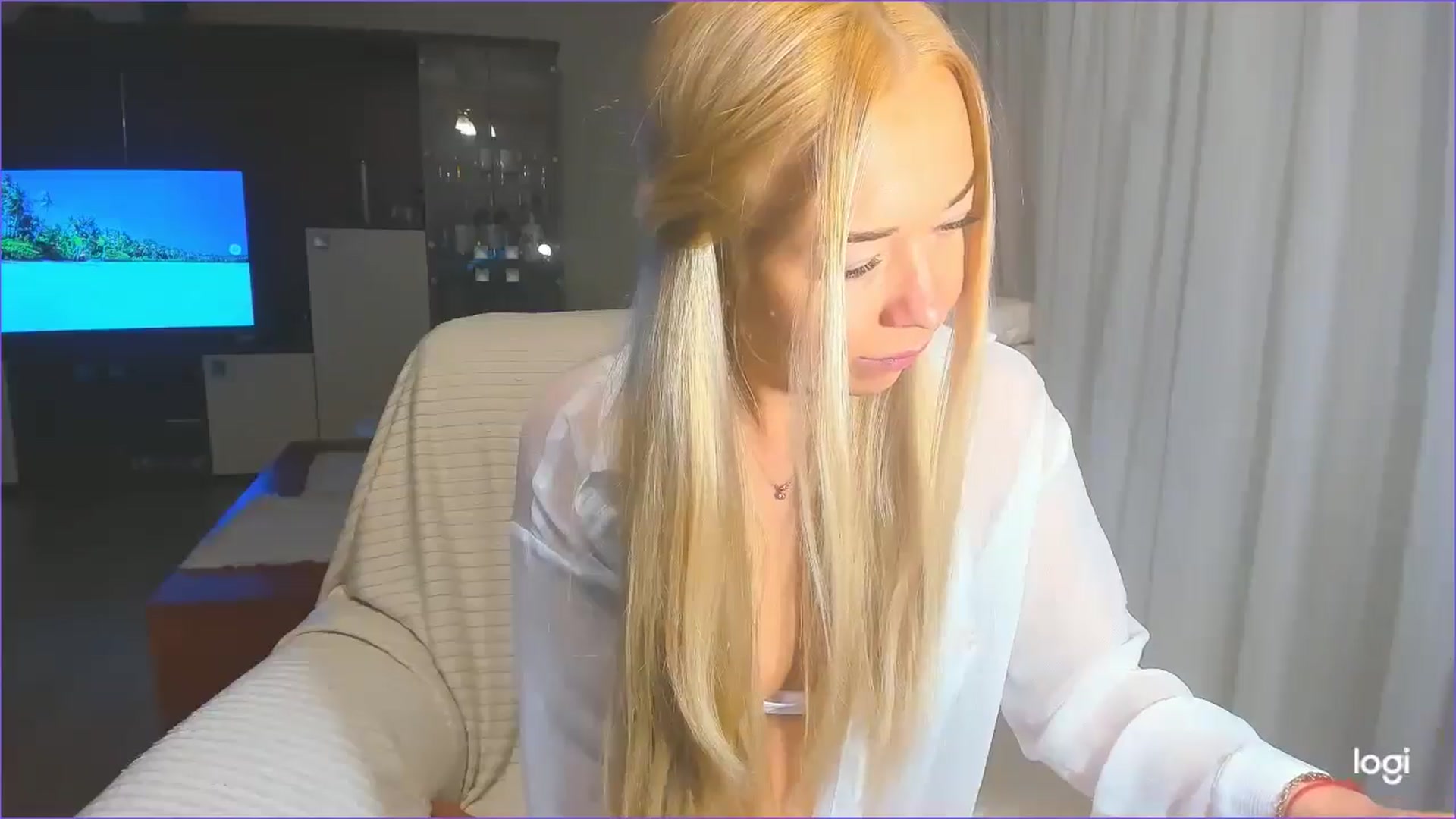 Gallery image thumbnail from FlamingoDream's myfreecams stream on, 03/04/2025, 01:22 image 16 of 20