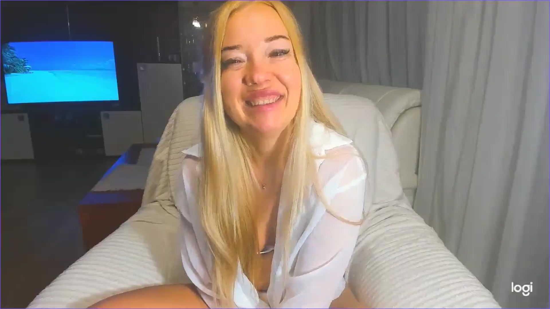 Gallery image thumbnail from FlamingoDream's myfreecams stream on, 03/04/2025, 04:16 image 10 of 20