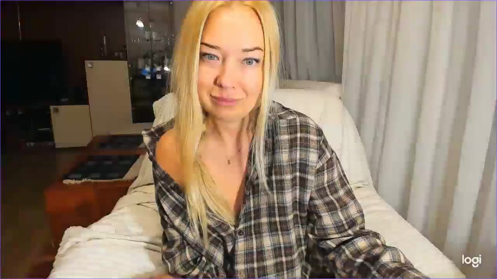 Gallery image thumbnail from FlamingoDream's myfreecams stream on, 03/05/2025, 04:40 image 15 of 20