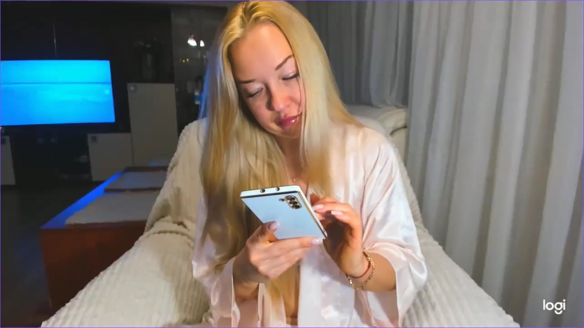 Gallery image thumbnail from FlamingoDream's myfreecams stream on, 03/12/2025, 03:33 image 1 of 20