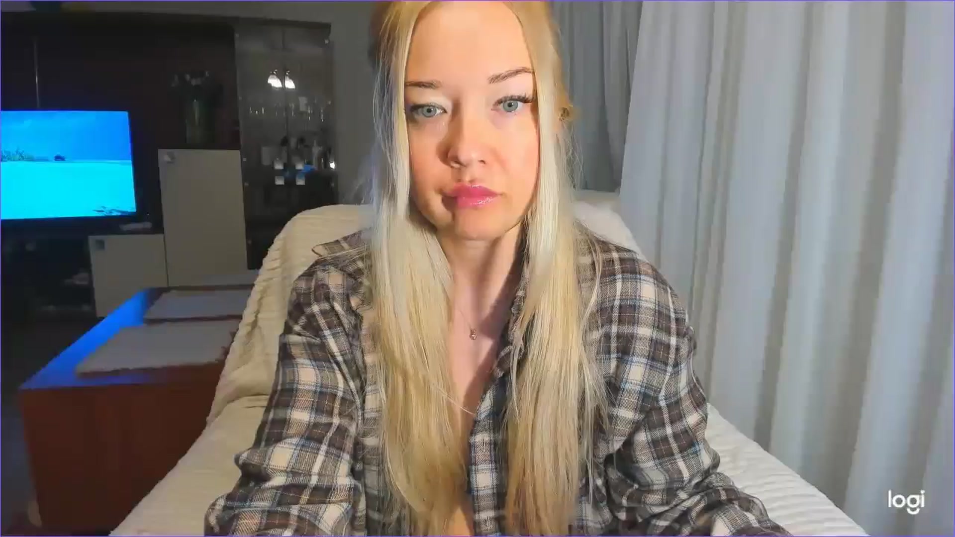 Gallery image thumbnail from FlamingoDream's myfreecams stream on, 03/14/2025, 03:30 image 10 of 20