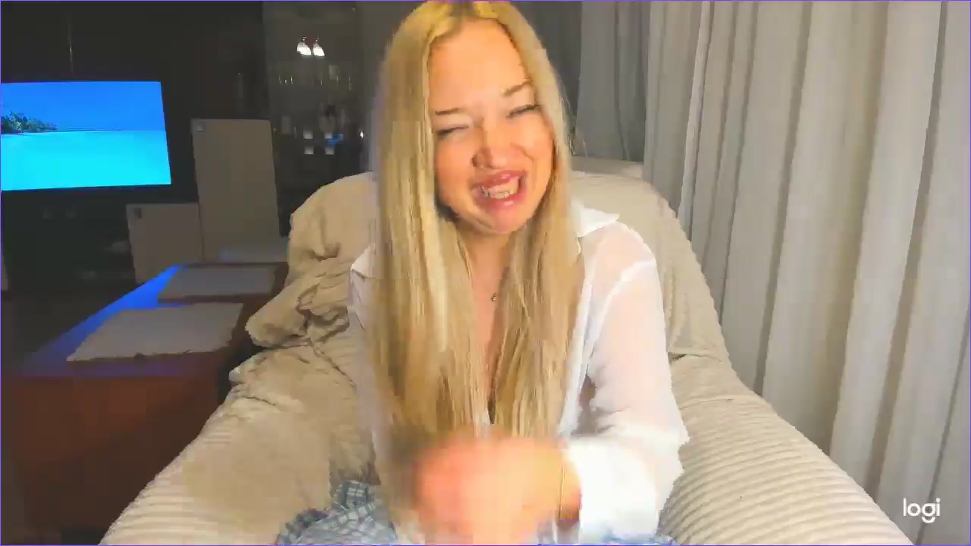 Gallery image thumbnail from FlamingoDream's myfreecams stream on, 03/19/2025, 02:43 image 15 of 20