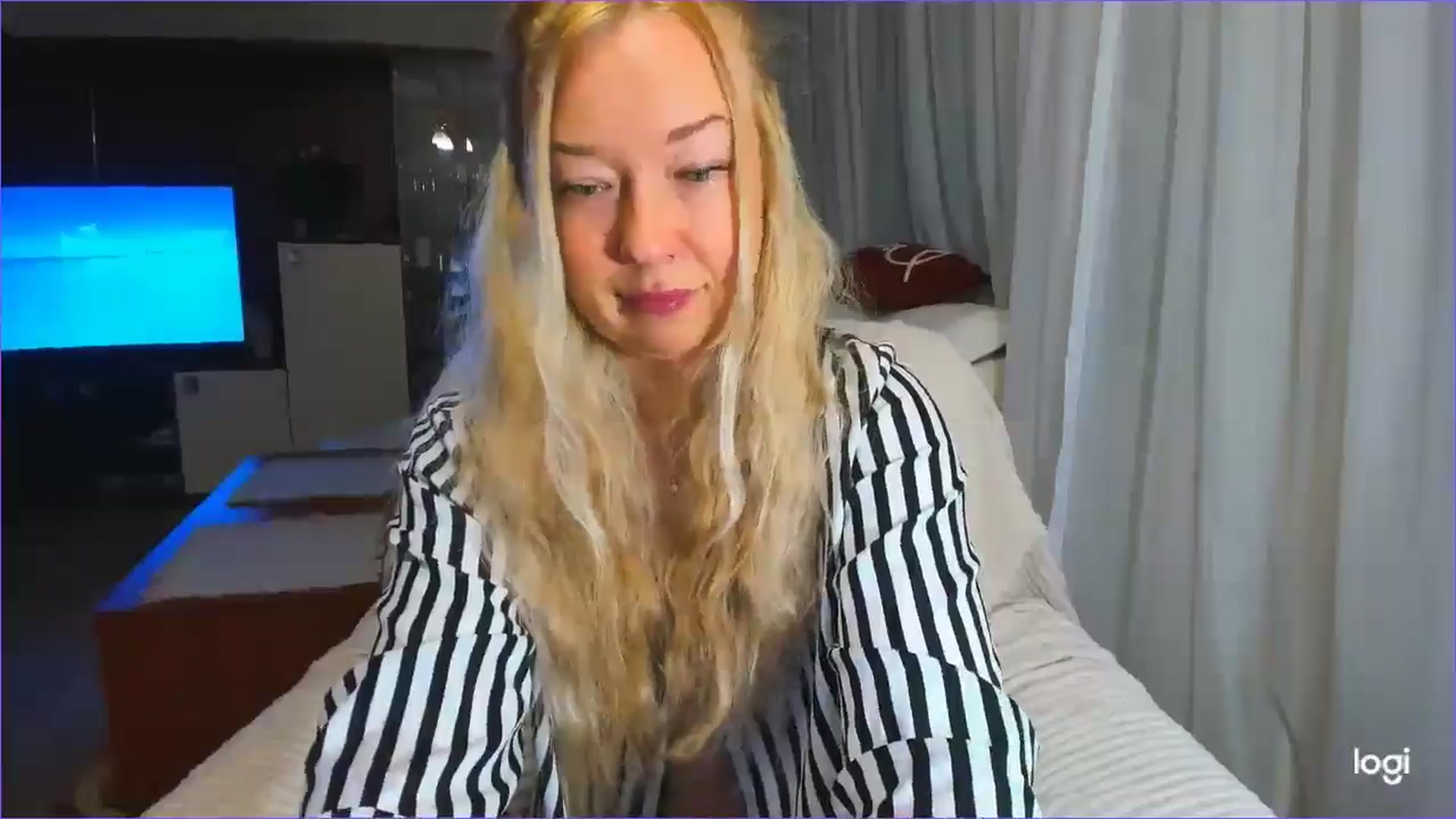Gallery image thumbnail from FlamingoDream's myfreecams stream on, 03/24/2025, 23:10 image 9 of 20