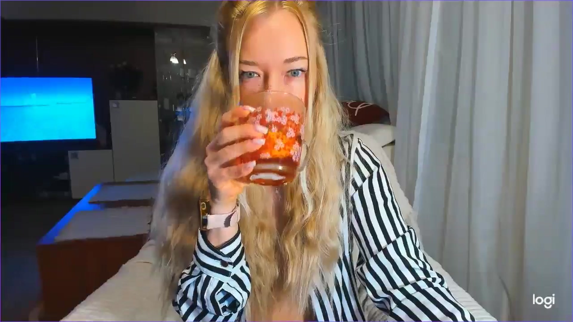 Gallery image thumbnail from FlamingoDream's myfreecams stream on, 03/24/2025, 23:10 image 5 of 20