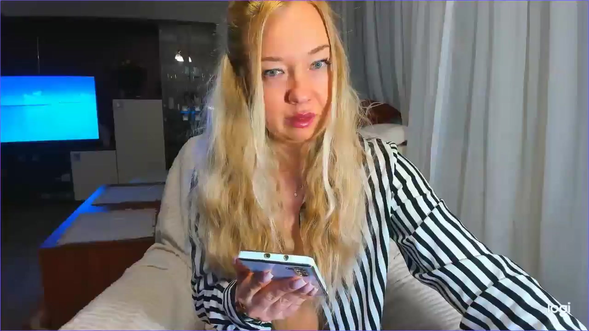 Gallery image thumbnail from FlamingoDream's myfreecams stream on, 03/24/2025, 23:10 image 12 of 20
