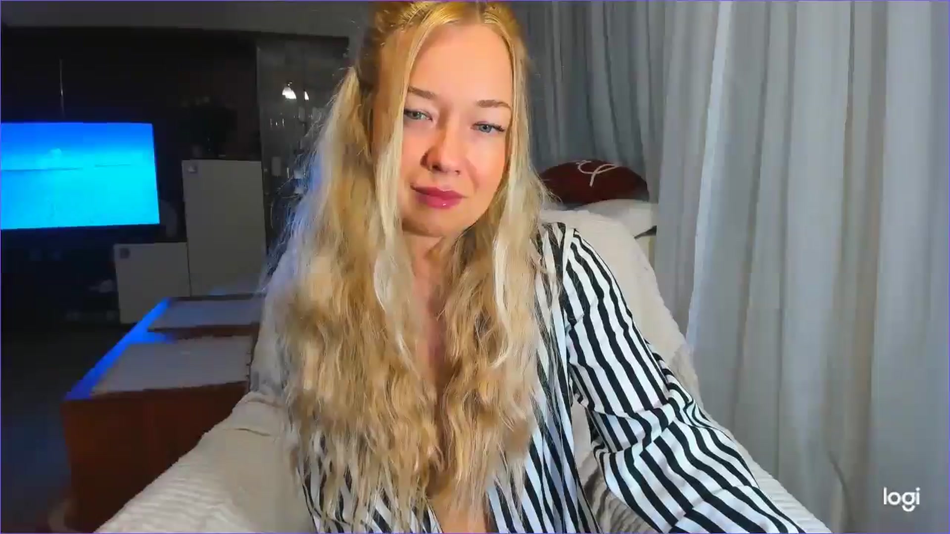 Gallery image thumbnail from FlamingoDream's myfreecams stream on, 03/24/2025, 23:10 image 6 of 20