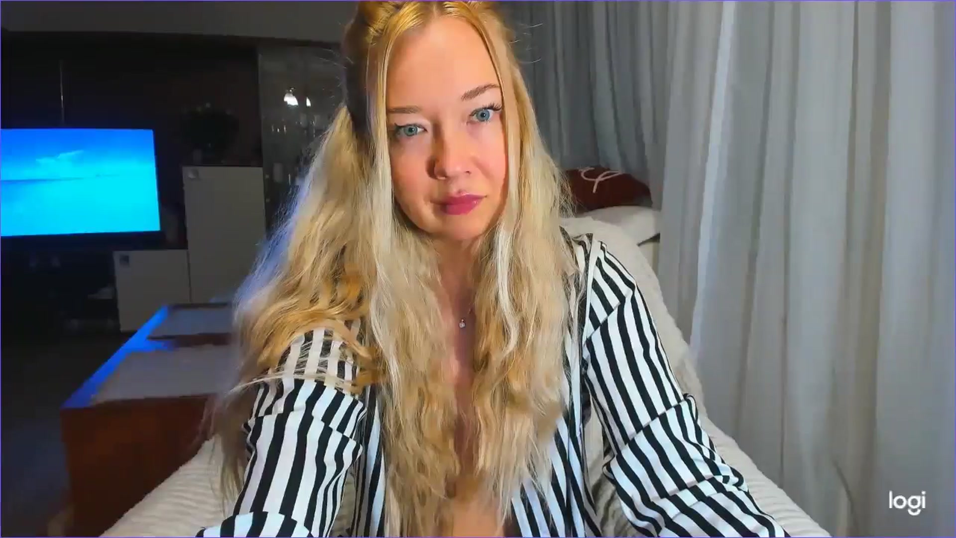 Gallery image thumbnail from FlamingoDream's myfreecams stream on, 03/24/2025, 23:10 image 4 of 20