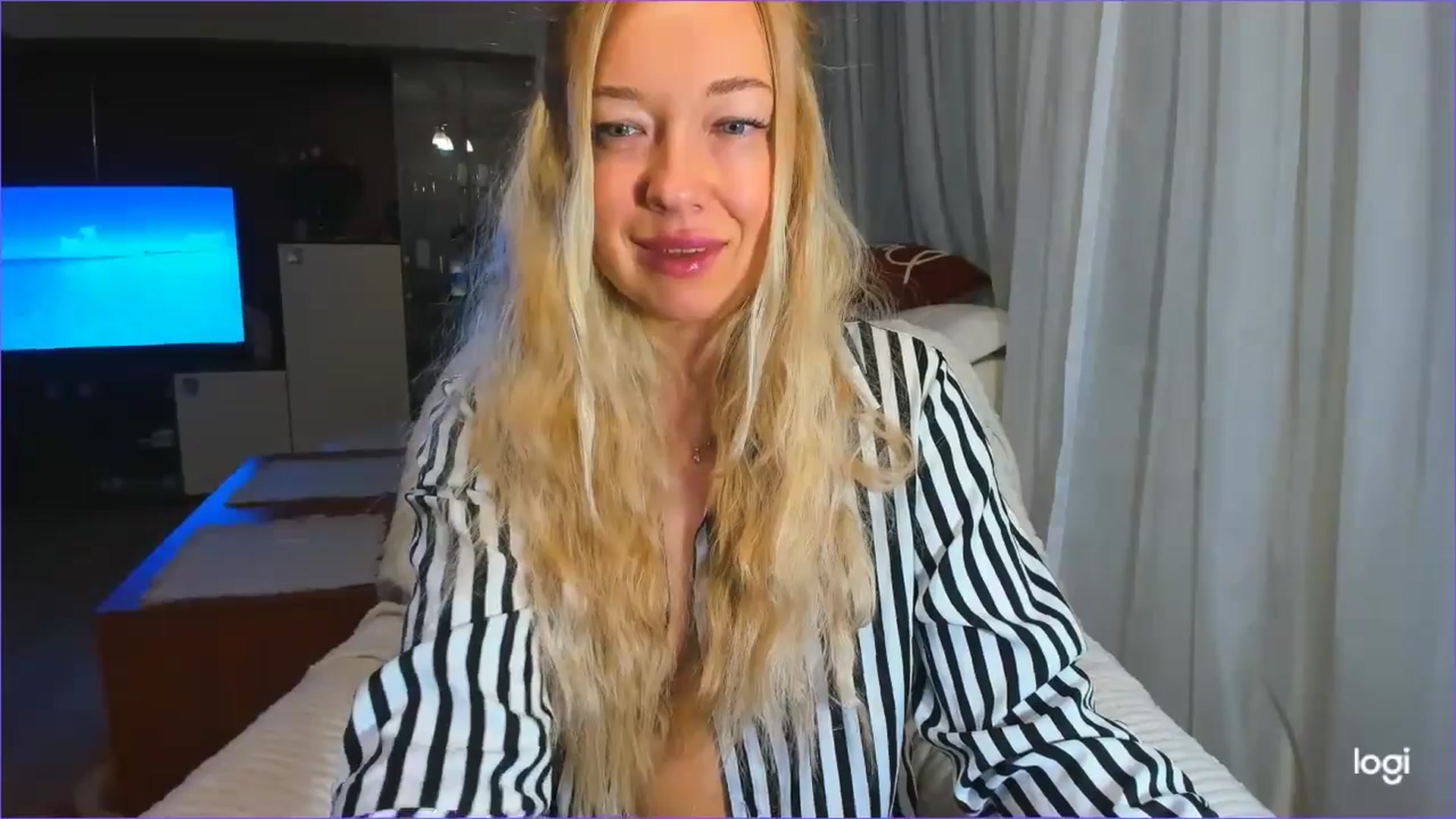 Gallery image thumbnail from FlamingoDream's myfreecams stream on, 03/25/2025, 24:03 image 4 of 20