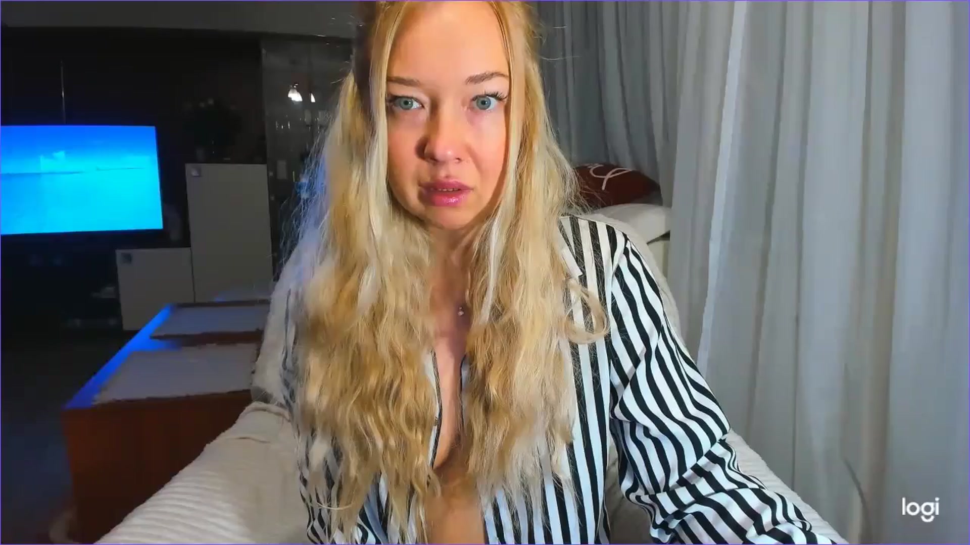 Gallery image thumbnail from FlamingoDream's myfreecams stream on, 03/25/2025, 24:03 image 5 of 20
