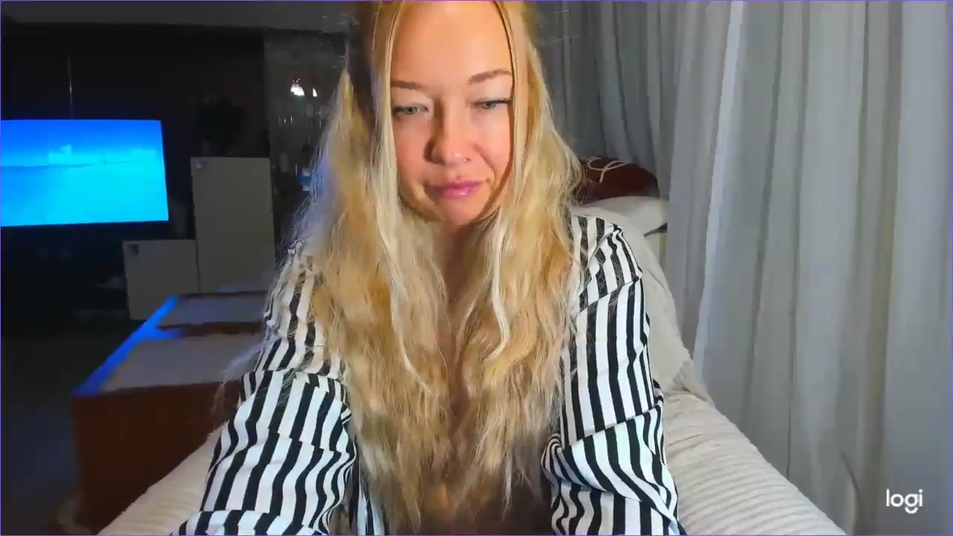 Gallery image thumbnail from FlamingoDream's myfreecams stream on, 03/25/2025, 24:03 image 15 of 20