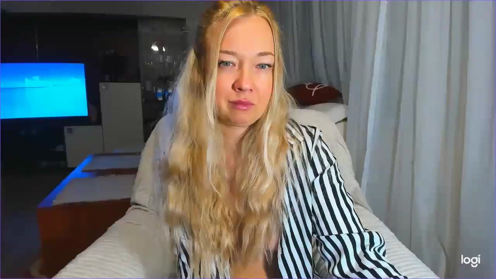 Gallery image thumbnail from FlamingoDream's myfreecams stream on, 03/25/2025, 24:03 image 17 of 20