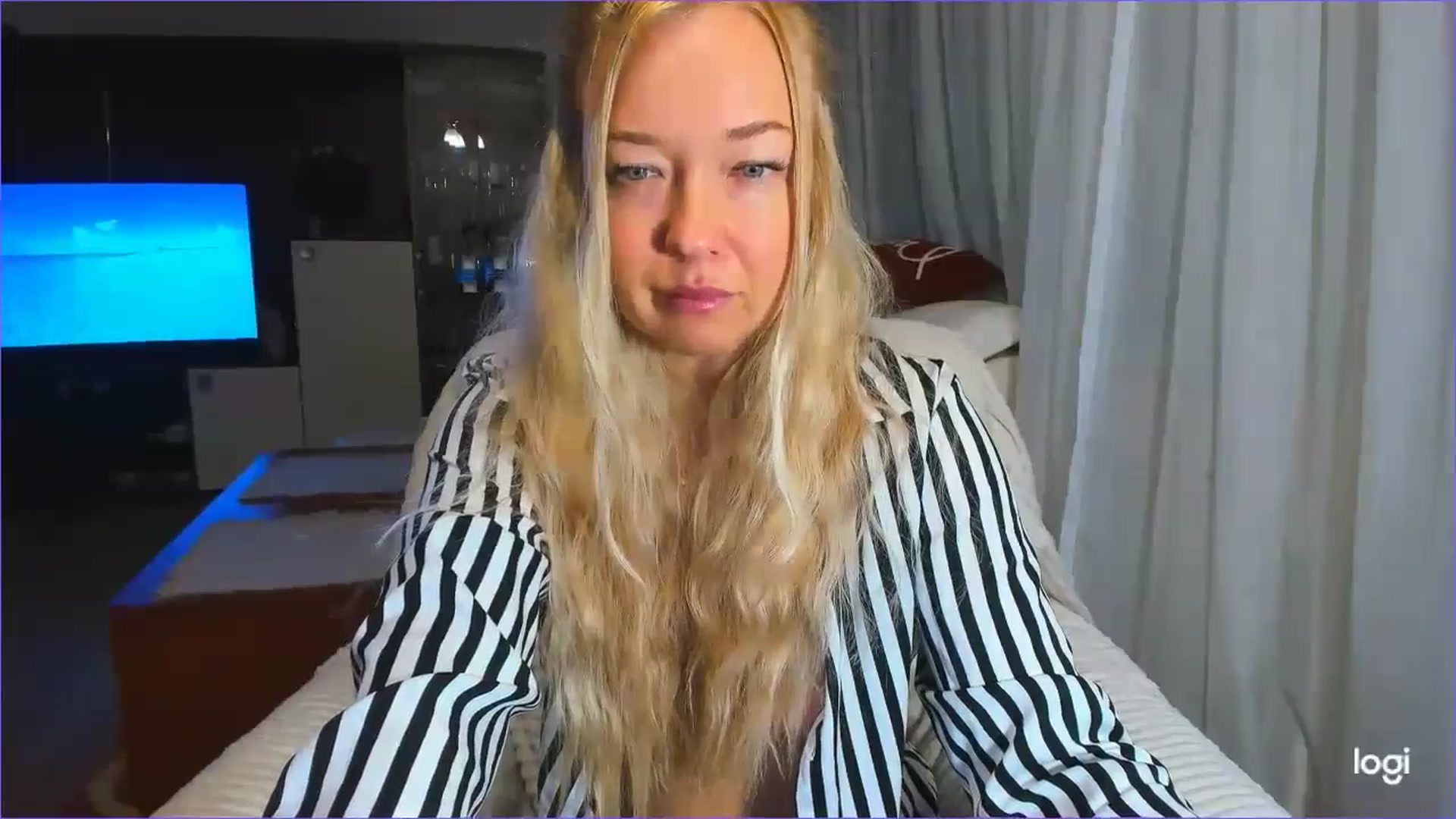 Gallery image thumbnail from FlamingoDream's myfreecams stream on, 03/25/2025, 24:03 image 19 of 20