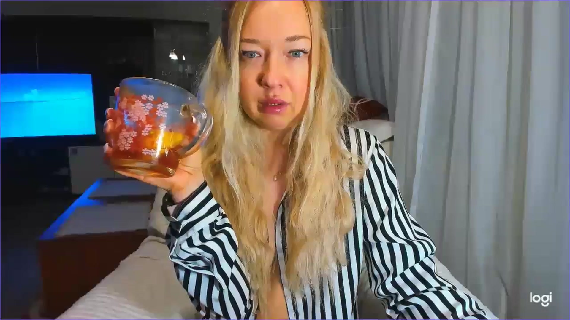 Gallery image thumbnail from FlamingoDream's myfreecams stream on, 03/25/2025, 24:03 image 3 of 20