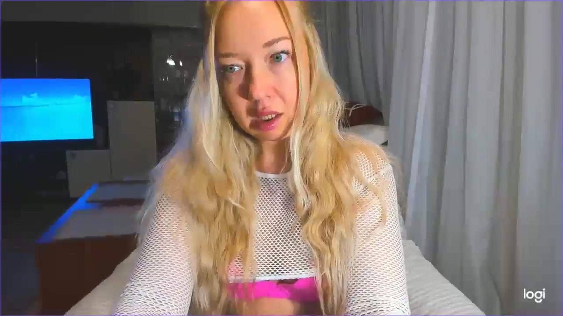 Gallery image thumbnail from FlamingoDream's myfreecams stream on, 03/25/2025, 01:28 image 4 of 20