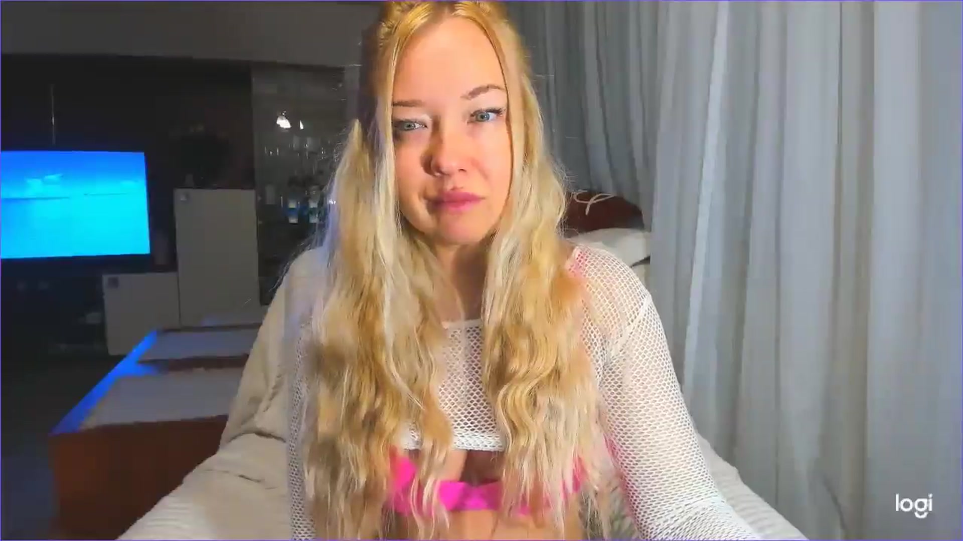 Gallery image thumbnail from FlamingoDream's myfreecams stream on, 03/25/2025, 04:00 image 11 of 20