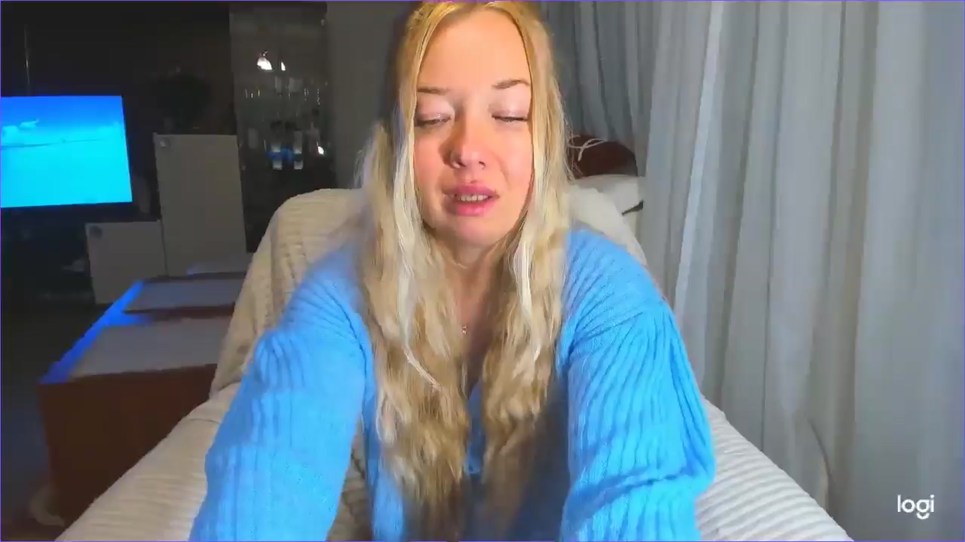 Gallery image thumbnail from FlamingoDream's myfreecams stream on, 03/25/2025, 04:00 image 19 of 20