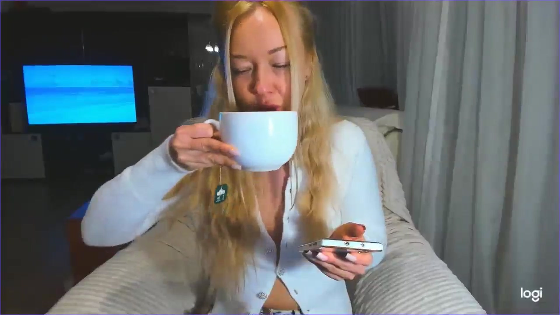 Gallery image thumbnail from FlamingoDream's myfreecams stream on, 03/25/2025, 23:13 image 9 of 20