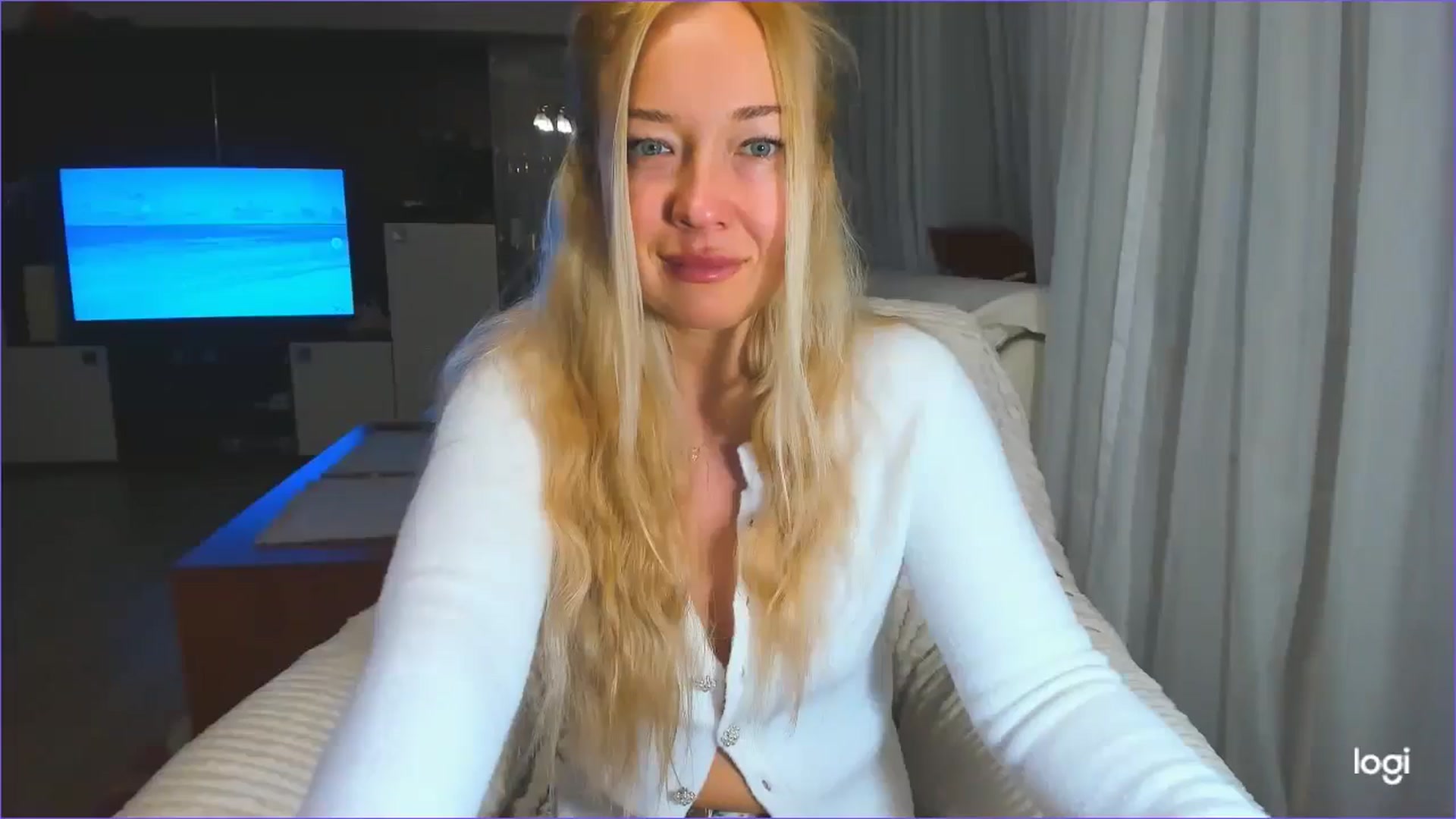 Gallery image thumbnail from FlamingoDream's myfreecams stream on, 03/25/2025, 23:13 image 11 of 20
