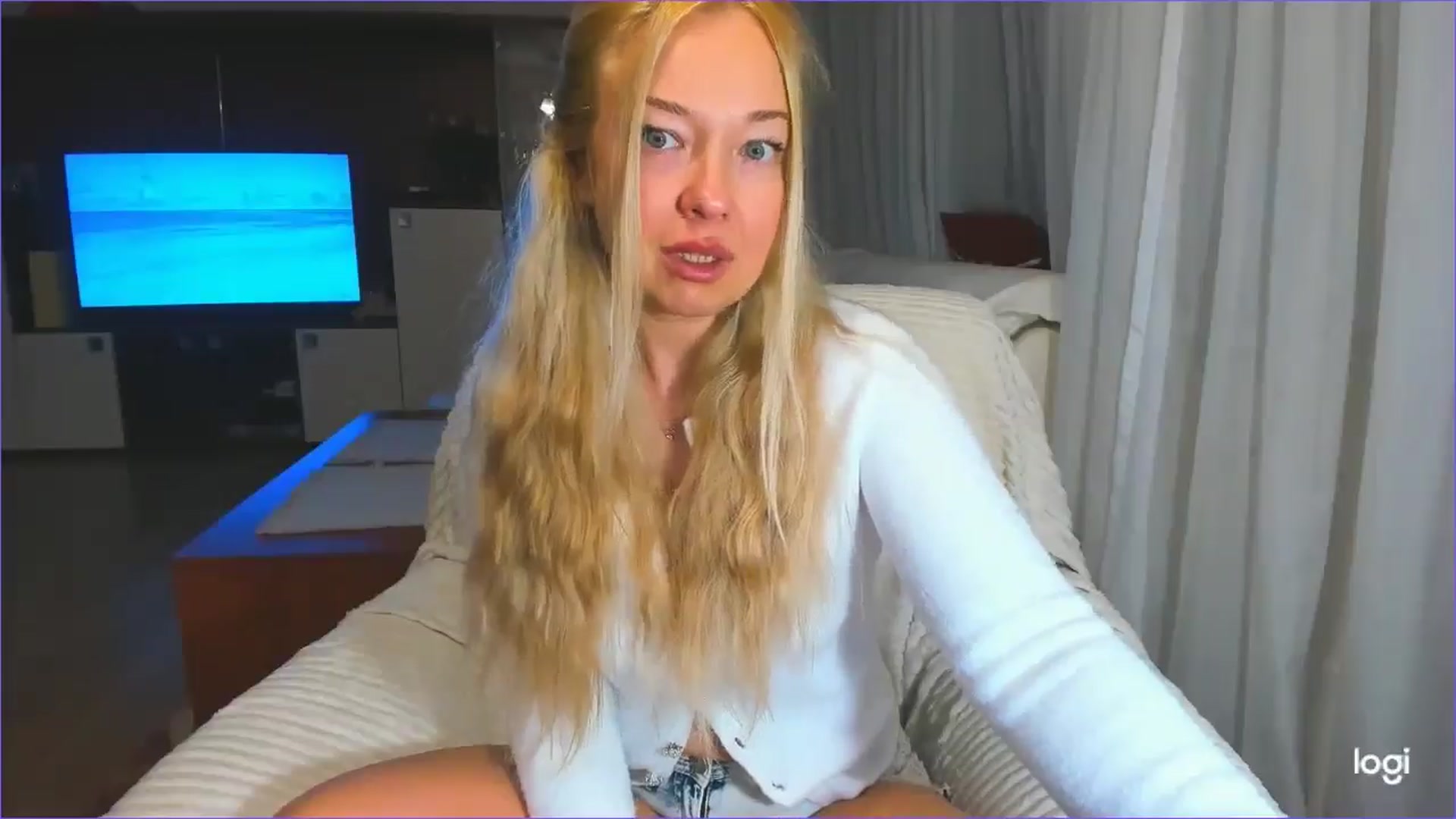 Gallery image thumbnail from FlamingoDream's myfreecams stream on, 03/25/2025, 23:13 image 15 of 20