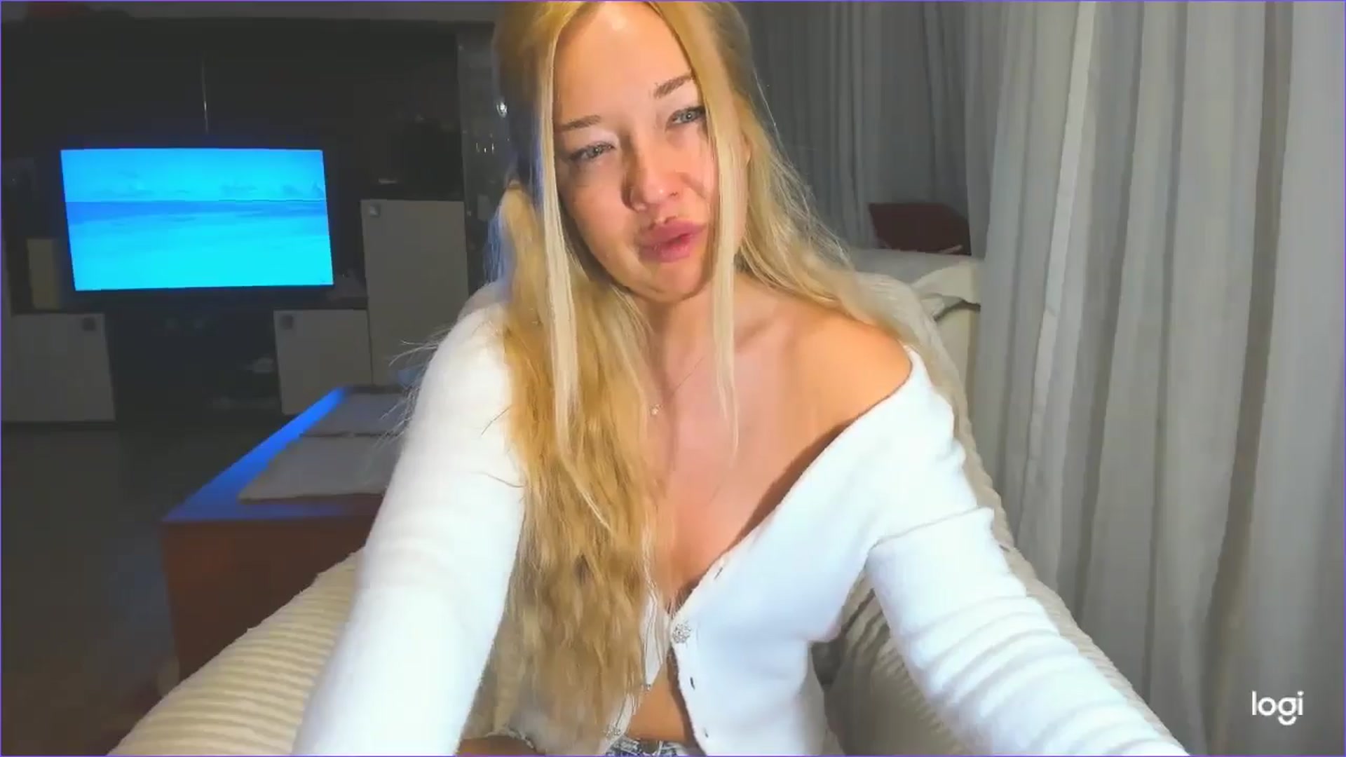 Gallery image thumbnail from FlamingoDream's myfreecams stream on, 03/26/2025, 02:22 image 14 of 20