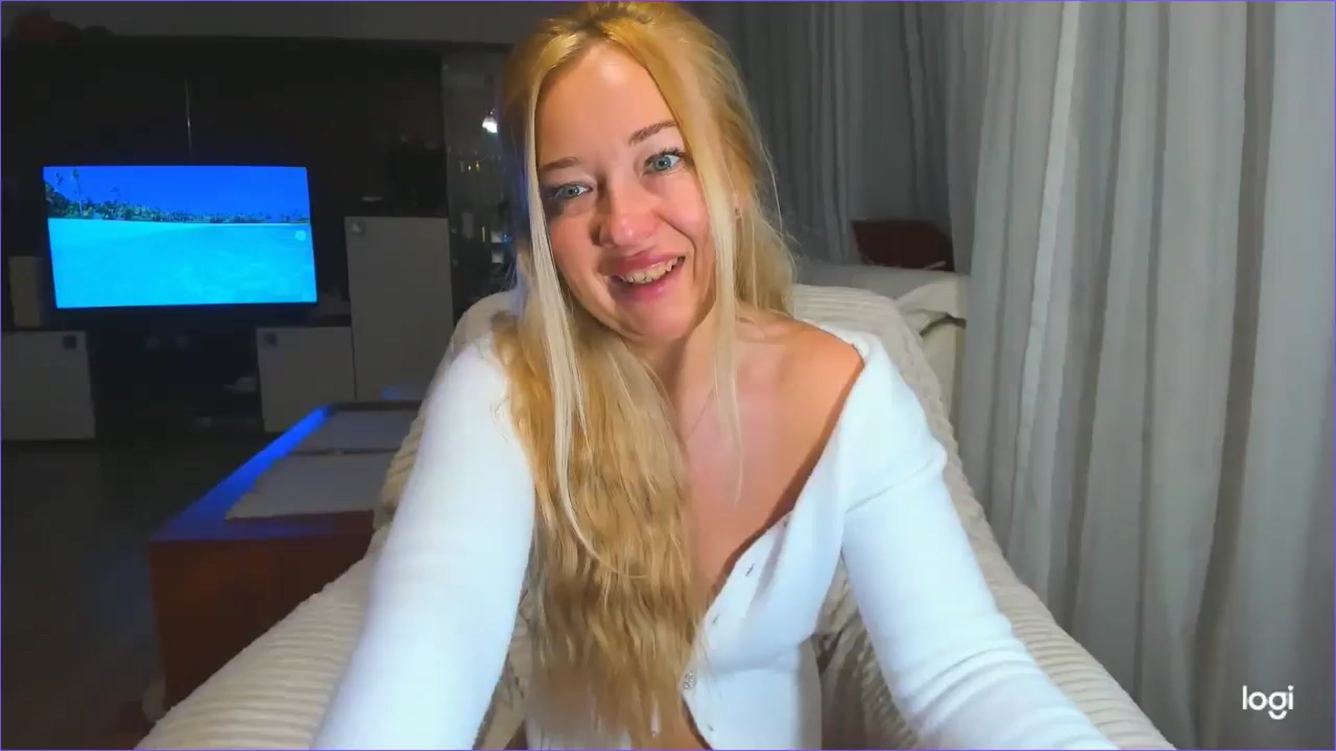 Gallery image thumbnail from FlamingoDream's myfreecams stream on, 03/26/2025, 02:52 image 1 of 20