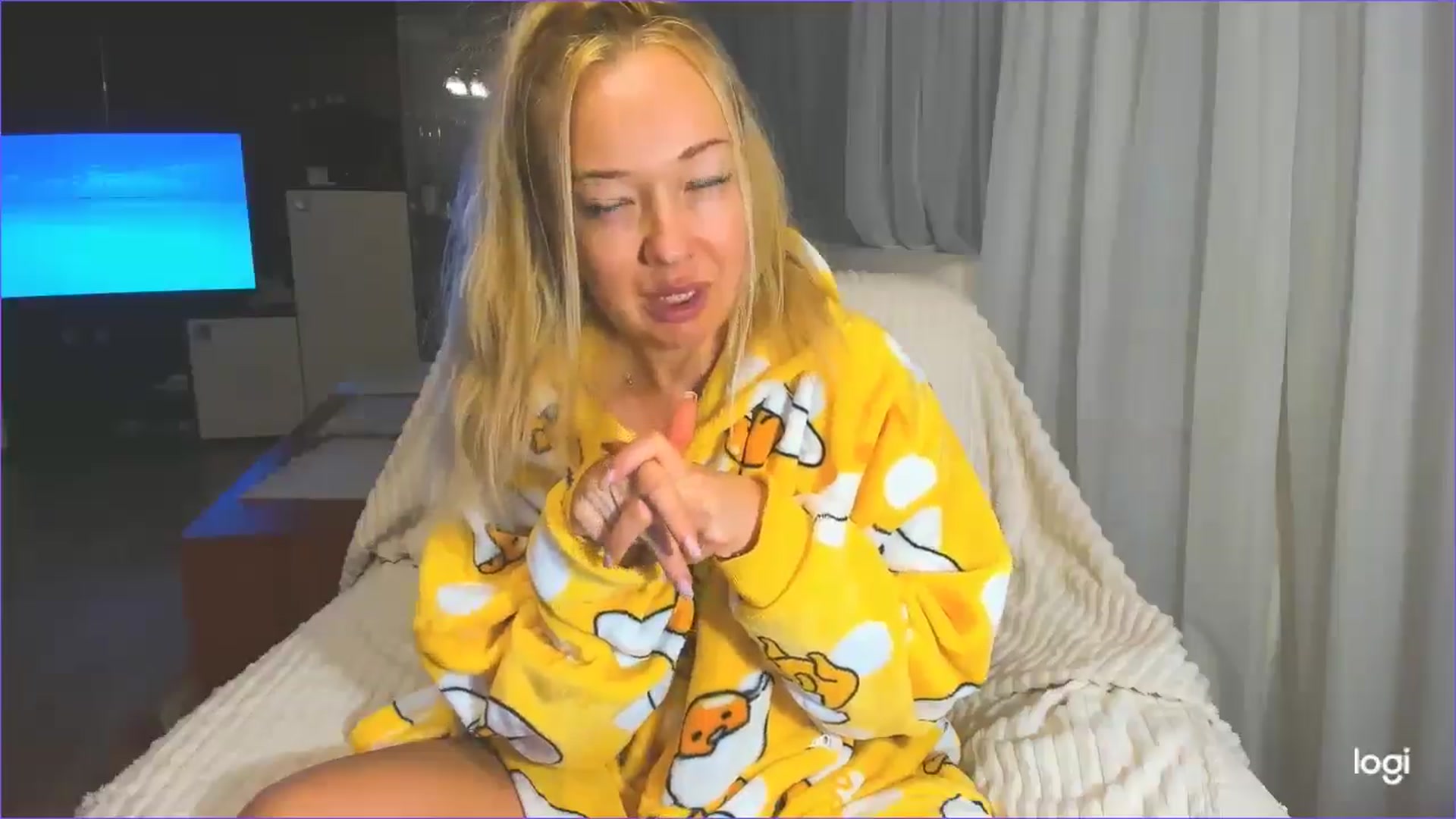 Gallery image thumbnail from FlamingoDream's myfreecams stream on, 03/27/2025, 04:47 image 10 of 20