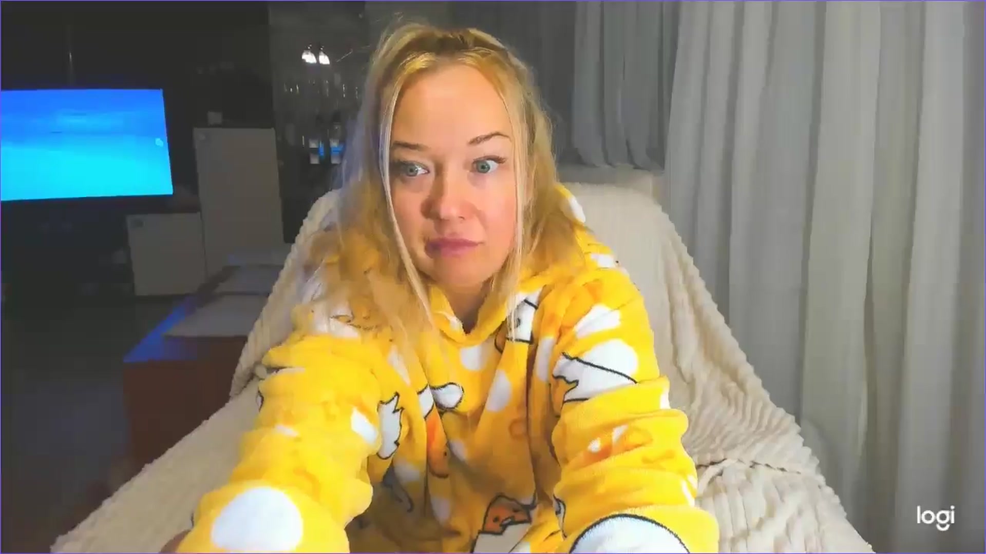 Gallery image thumbnail from FlamingoDream's myfreecams stream on, 03/27/2025, 04:47 image 11 of 20