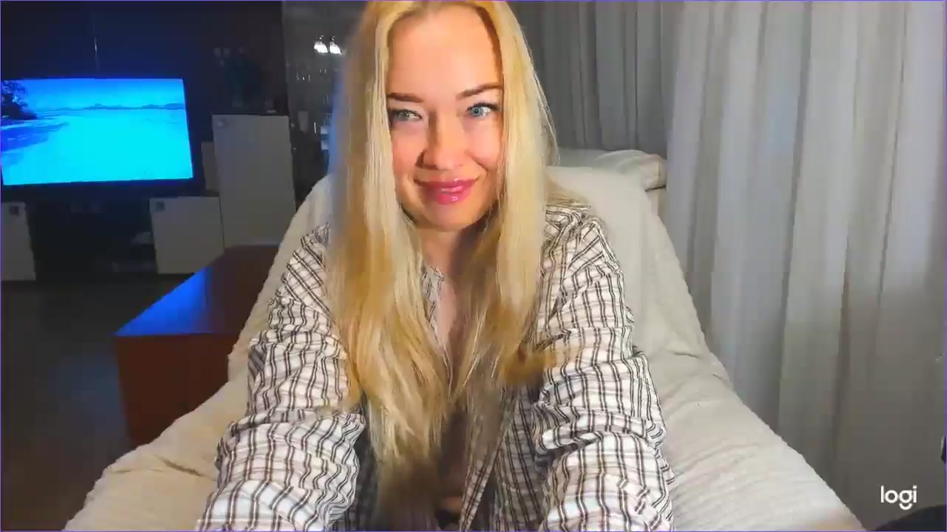 Gallery image thumbnail from FlamingoDream's myfreecams stream on, 03/28/2025, 01:29 image 11 of 20