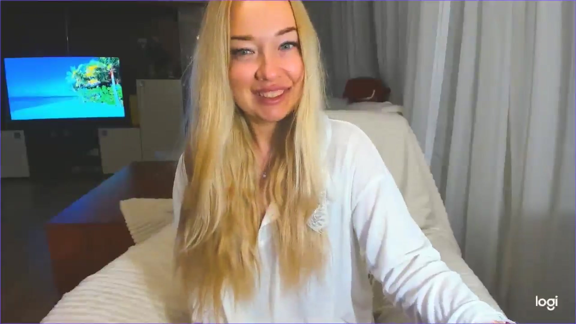 Gallery image thumbnail from FlamingoDream's myfreecams stream on, 03/29/2025, 24:36 image 4 of 20