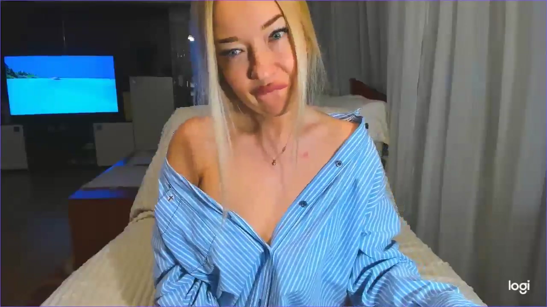 Gallery image thumbnail from FlamingoDream's myfreecams stream on, 03/31/2025, 23:53 image 12 of 20